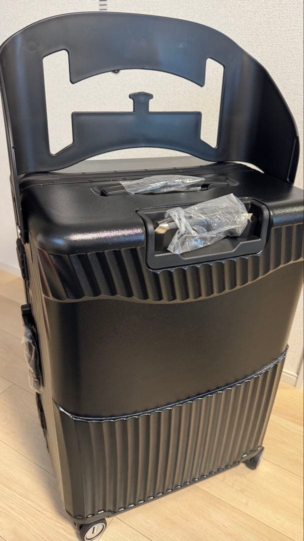 ブラック ストライプ スーツケース Mサイズ60L