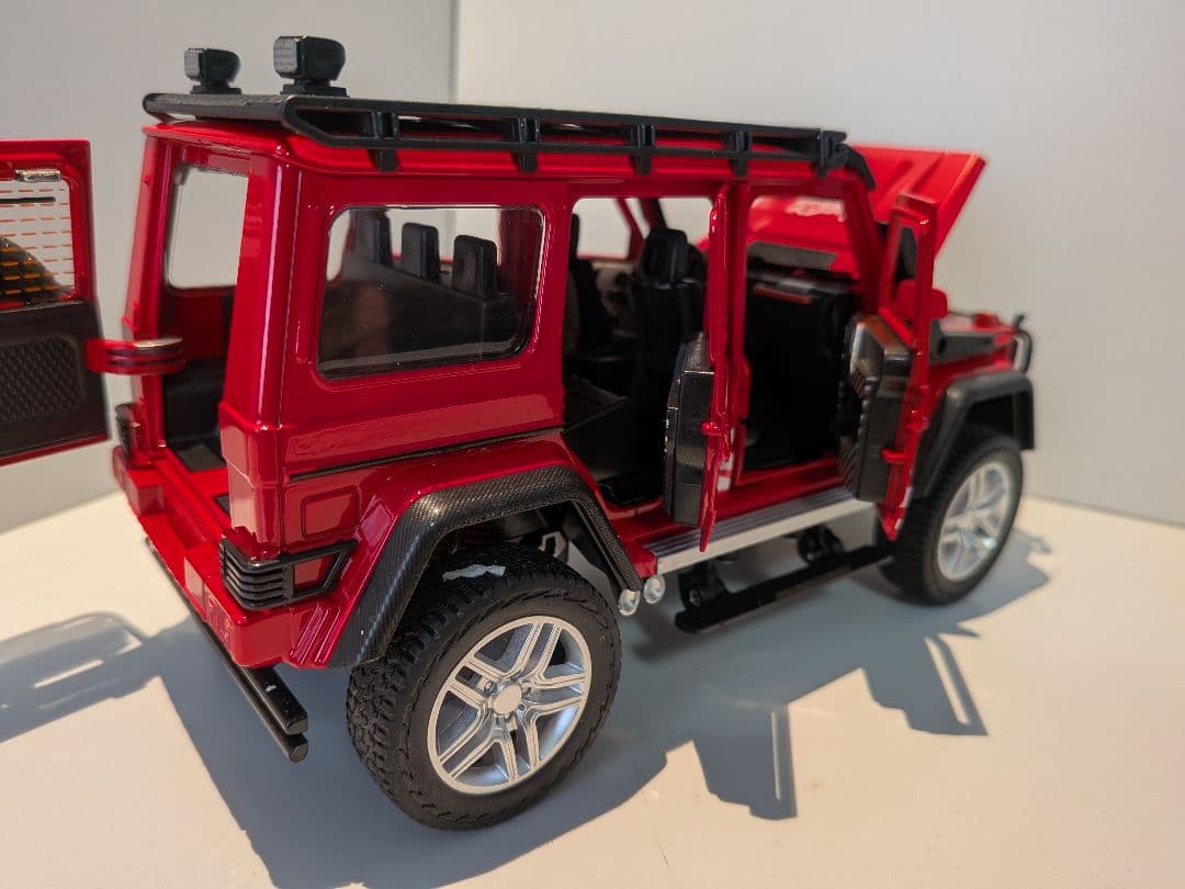 コカ・コーラ仕様！ベンツ Gクラス 1/24 ミニカー ゲレンデ 赤 点灯 音