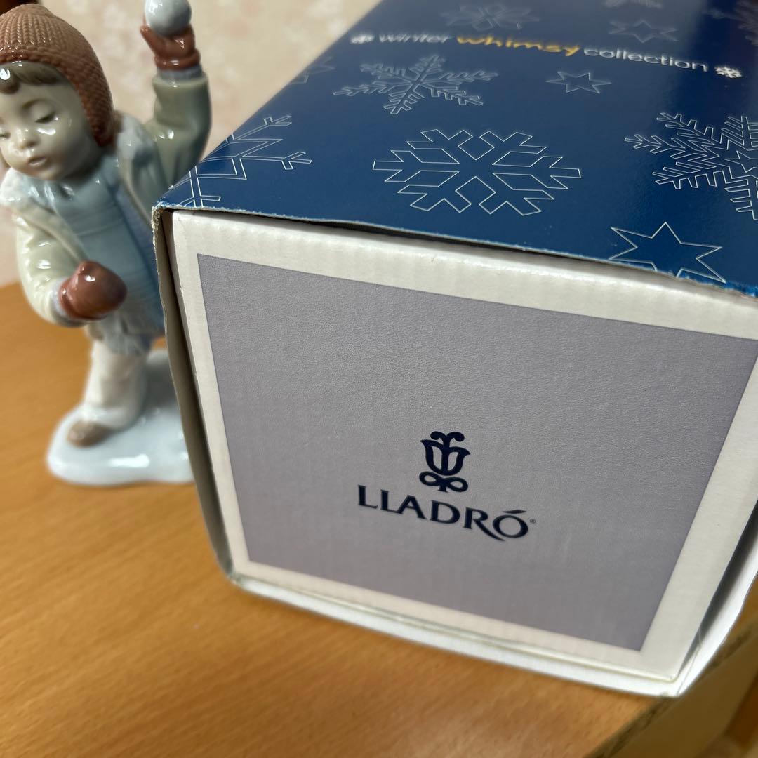 リヤドロ　雪合戦　雪玉を持つ子供の陶器フィギュア　箱付き　未使用品
