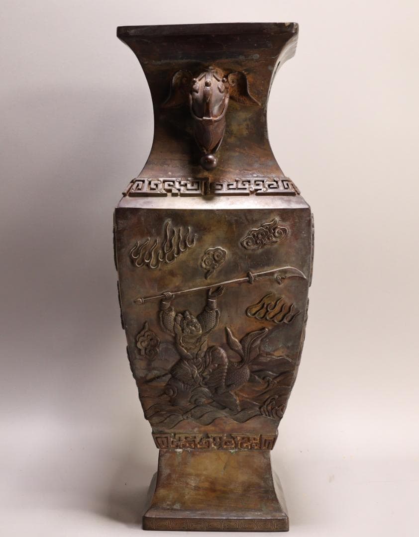 BK443　中国古玩　大明洪武 工部監造　象耳銅製花瓶 壺 箱付　高さ47.9㎝