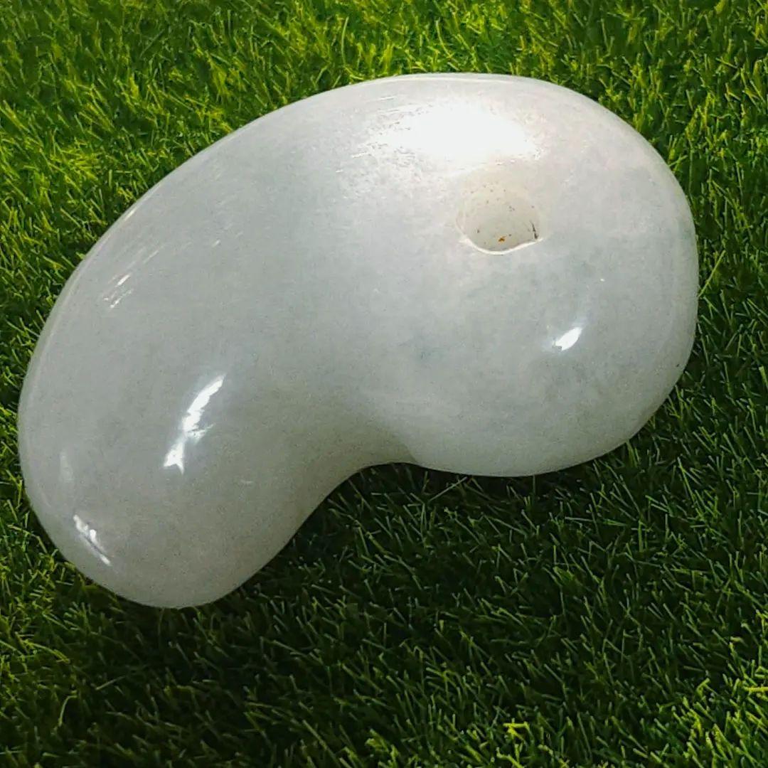 極上プレミアム・アイスジェイド・透明感抜群・艶美麗　糸魚川天然翡翠勾玉　X437