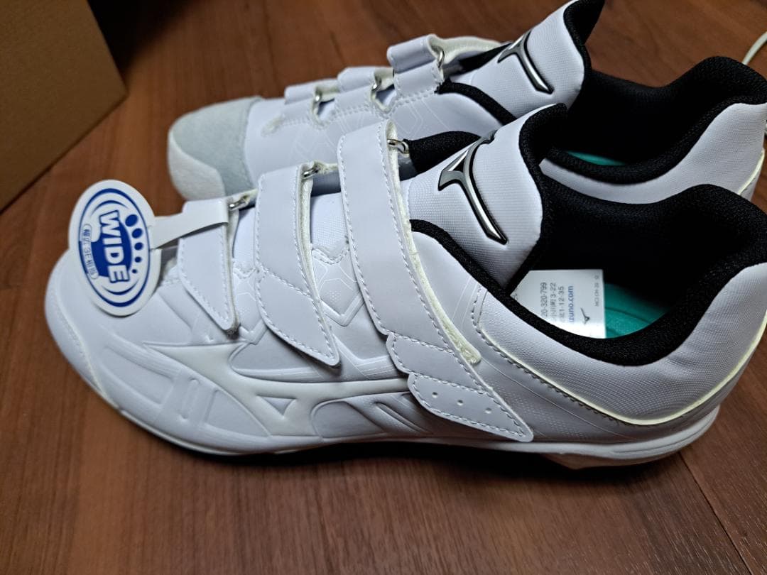 新品ミズノ野球金具スパイク　白　28㎝　マジックテープ式　右足ピ革付