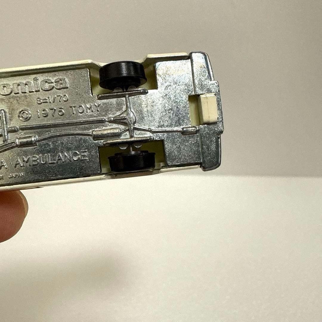 トミカ日本車シリーズ セドリック消防車 トヨタ救急車1Eホイール 2台