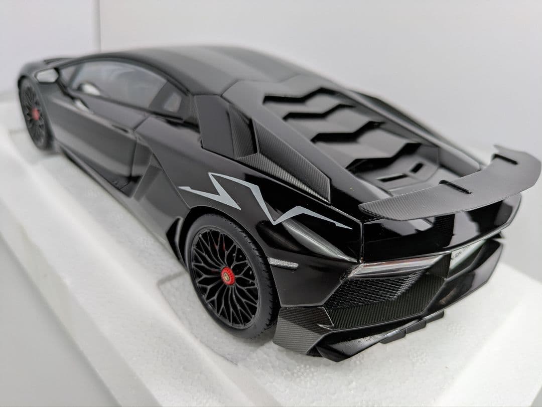 1/18 ミニカー オートアート ランボルギーニ アヴェンタドール SV