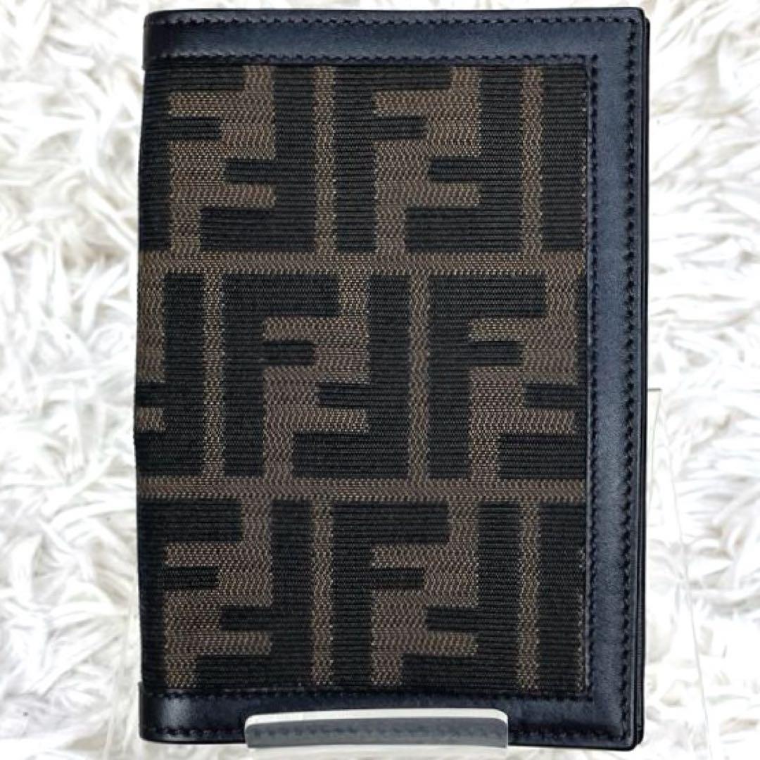 ✨新品フェンディ パスポートケース ズッカ FF メンズ レディース 本物 正規