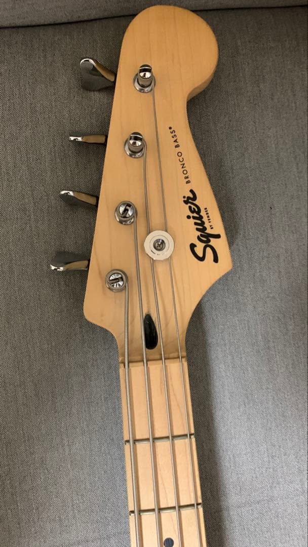 スクワイヤー　Squire Bronco Bass ショートスケールベース