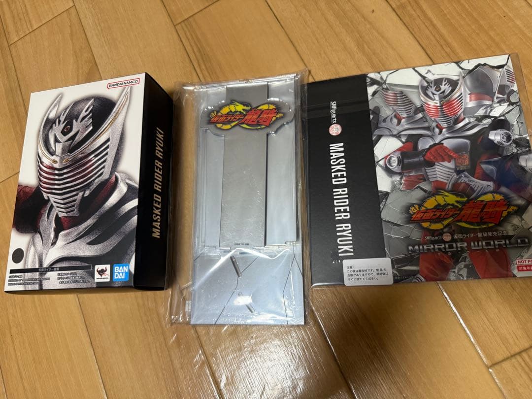 真骨彫製法 仮面ライダー龍騎　オリジナルスリーブ & ミラーワールド付き