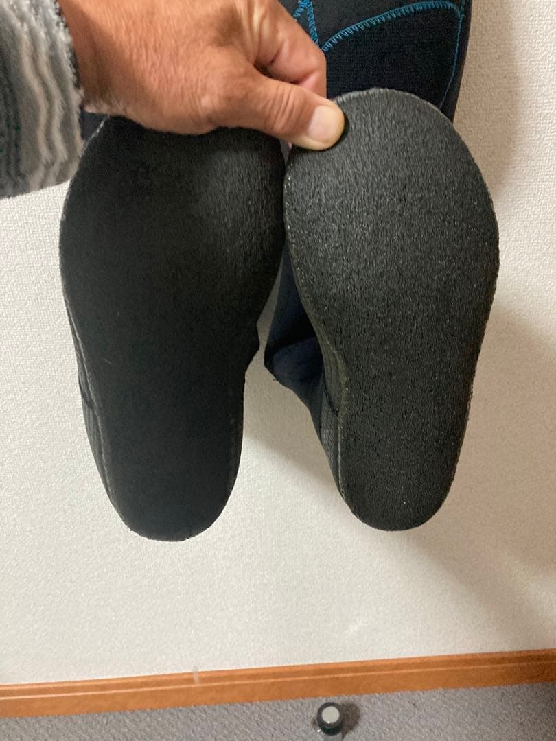 O'NEILlオニ-ルドライス-ツ　ネックエントリー　3ミリ 浸水は有りません。