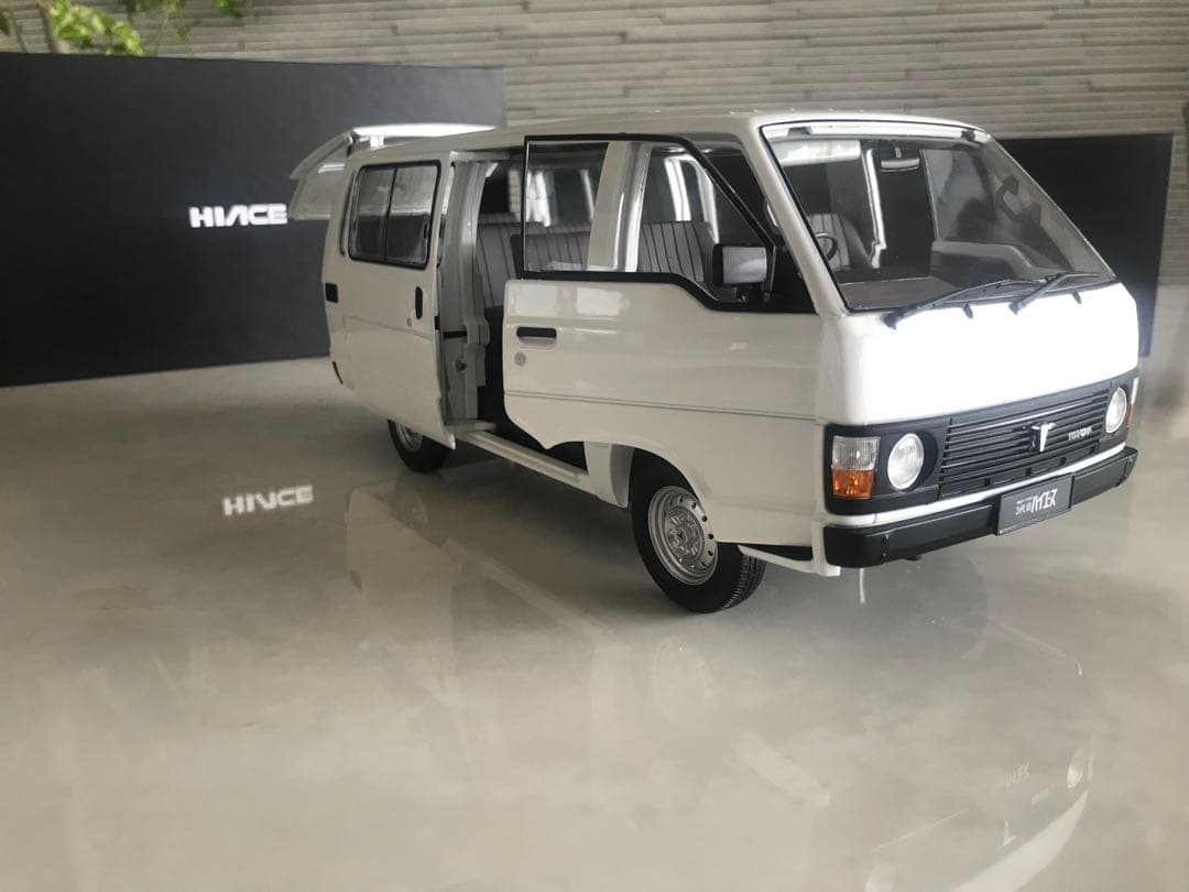 プライスダウン！トヨタハイエース1/18 TOYOTA H50 White