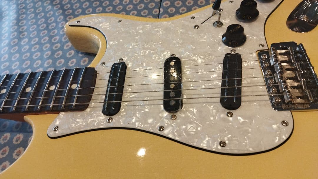 フェンダーネックとGFSボディアッセンブリ