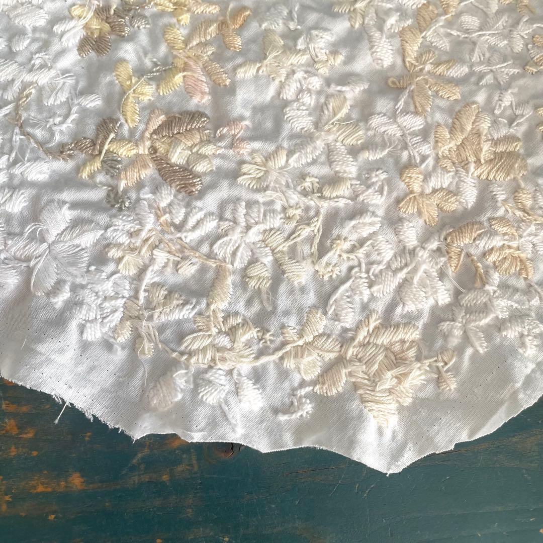 至高の手仕事/極厚立体刺繍パーツ /純白の陰影が織りなす一点モノの芸術
