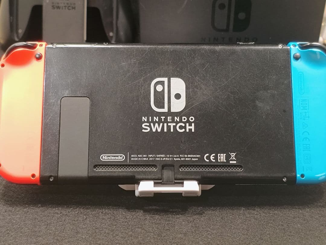 Nintendo Switch 本体一式　スイッチ付属品あり。