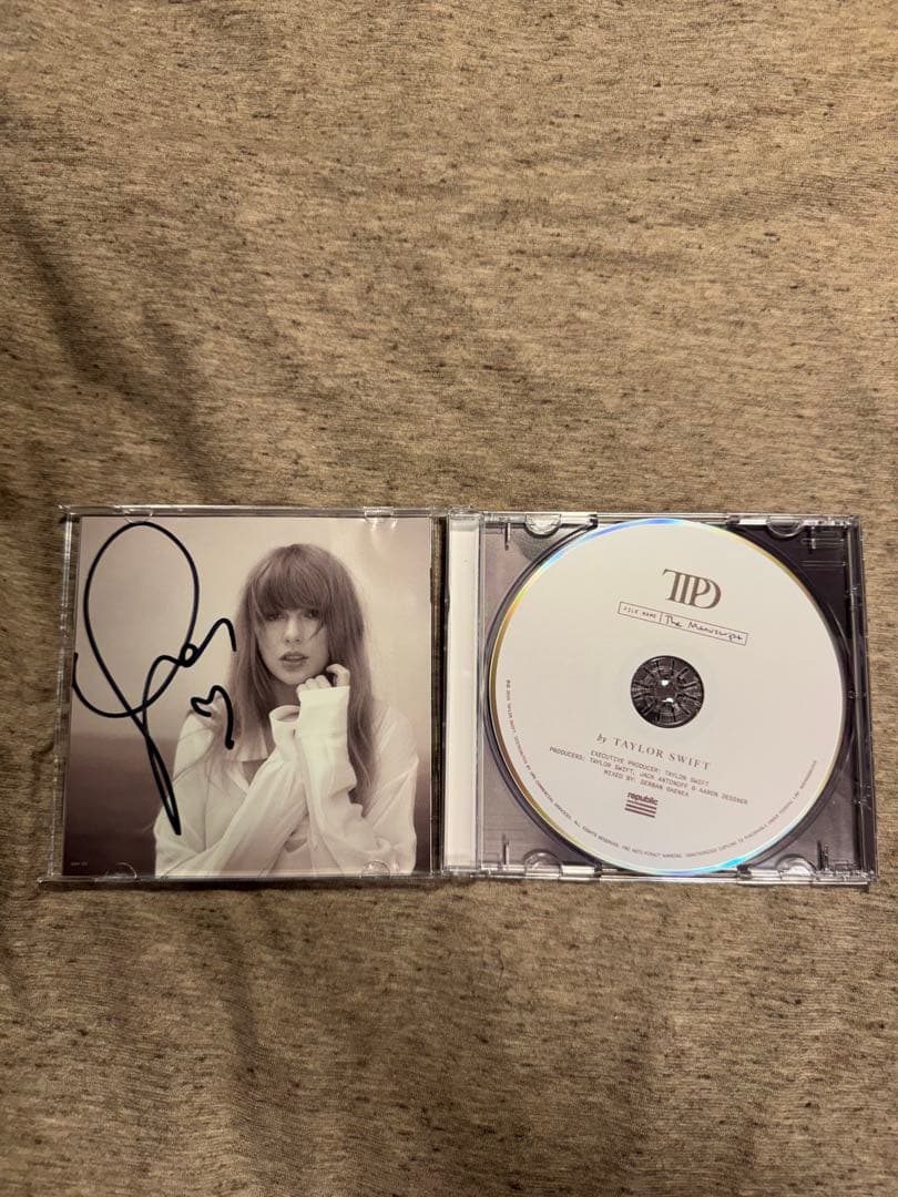 Taylor Swift サインハート入りCD