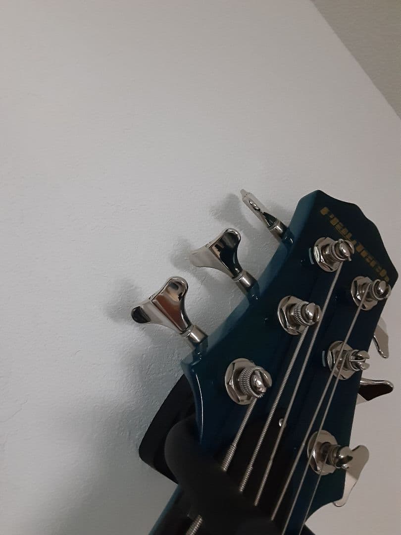 メルカリ便　playtech 6弦ベース　レギュラーチューニング済み