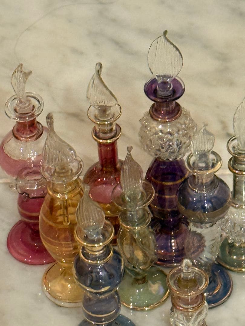 エジプト　香水瓶　強化ガラス製の高級品　9本セットプラスおまけ