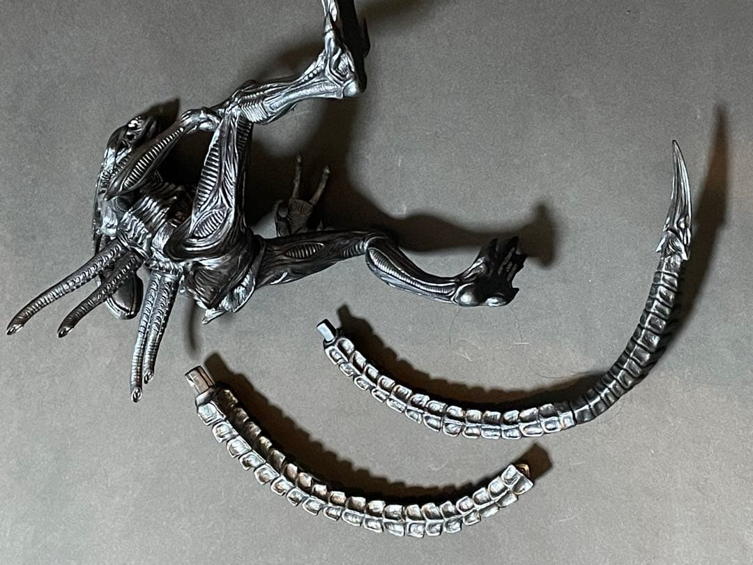 マクファーレントイズ　12インチ　グリッドエイリアン　フリュー　プレデリアン