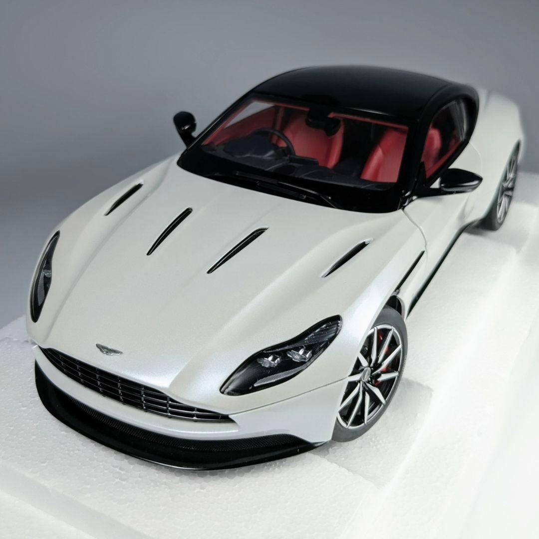 オートアート 1/18 アストンマーチン DB11 メタリック・ホワイト