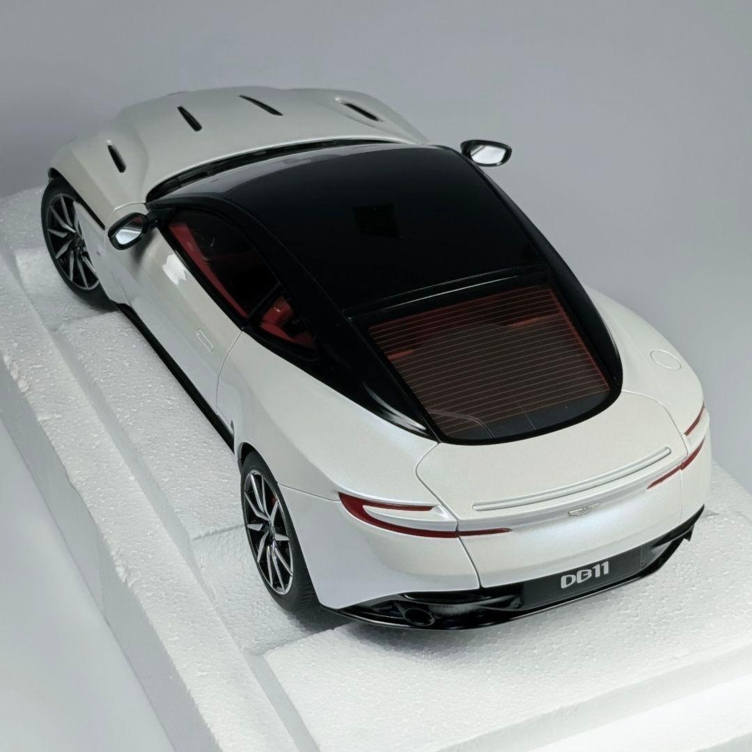 オートアート 1/18 アストンマーチン DB11 メタリック・ホワイト