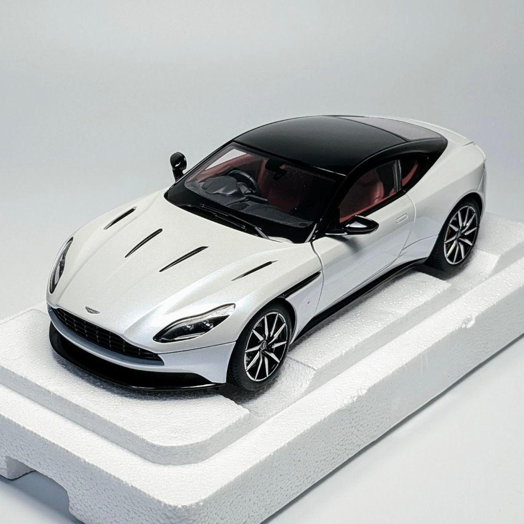 オートアート 1/18 アストンマーチン DB11 メタリック・ホワイト
