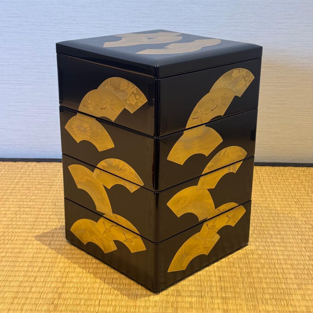 扇蒔絵 黒艶消内朱四段重箱 二枚蓋 共箱 丸に蔦 /茶懐石道具 会席 宴席 正月