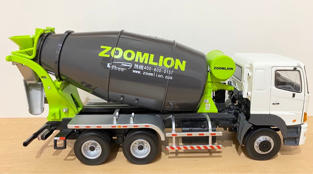 Zoomlion コンクリートセメント　トラック　ミキサー車　日野700