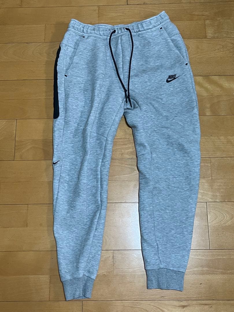 NIKE テック　ズボン