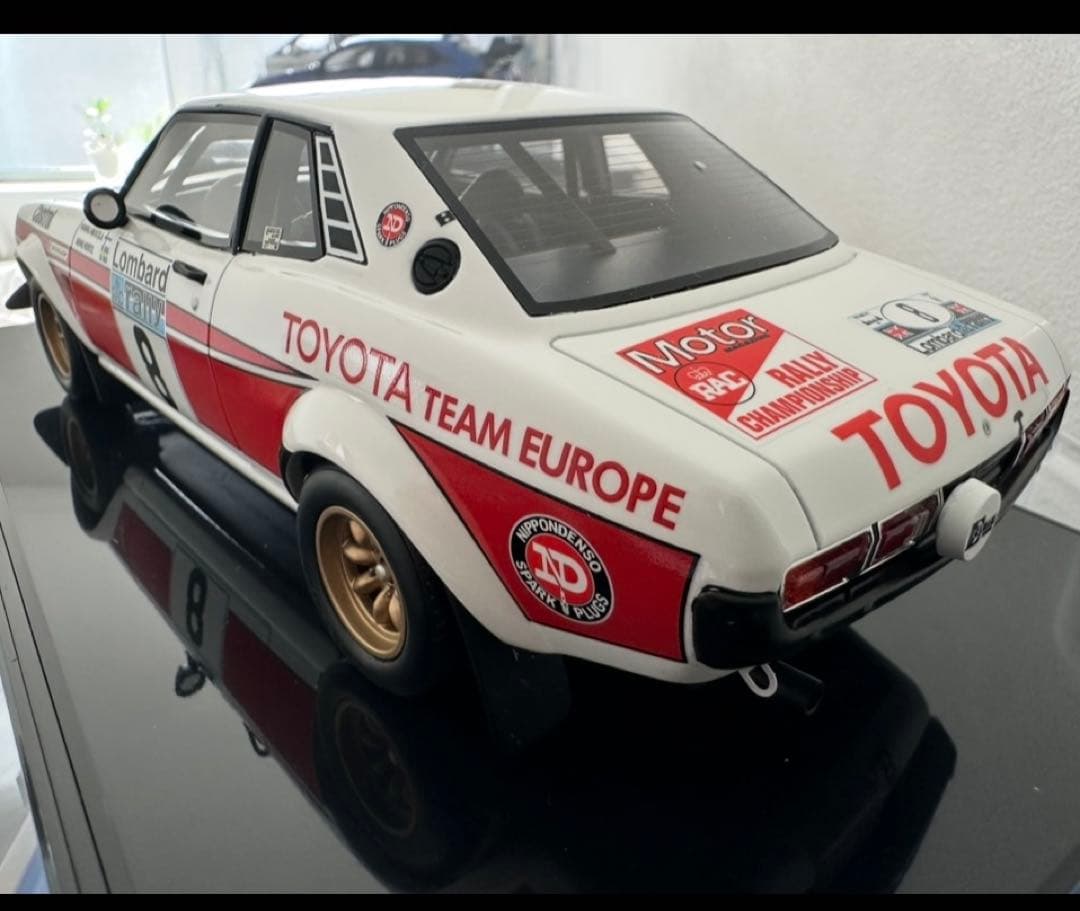 IXOTOYOTA ラリーカー 1/18 スケール ミニカー