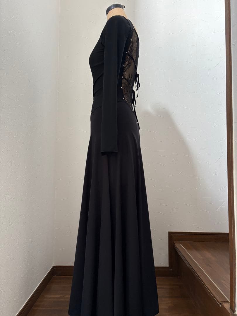 社交ダンス　黒ドレス レースバック