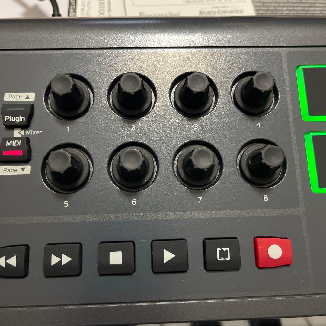 Novation IMPULSE 25 MIDIコントローラー