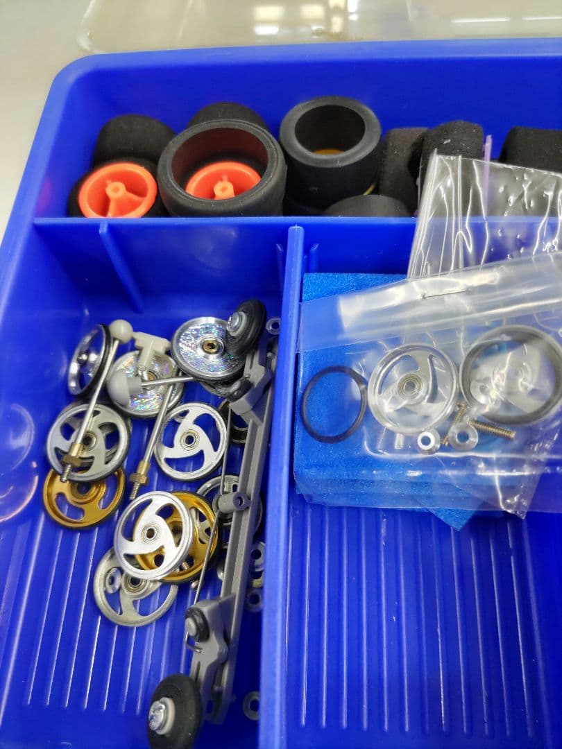 ミニ四駆　５台セット　TAMIYAのボックス付き　パーツ類多数