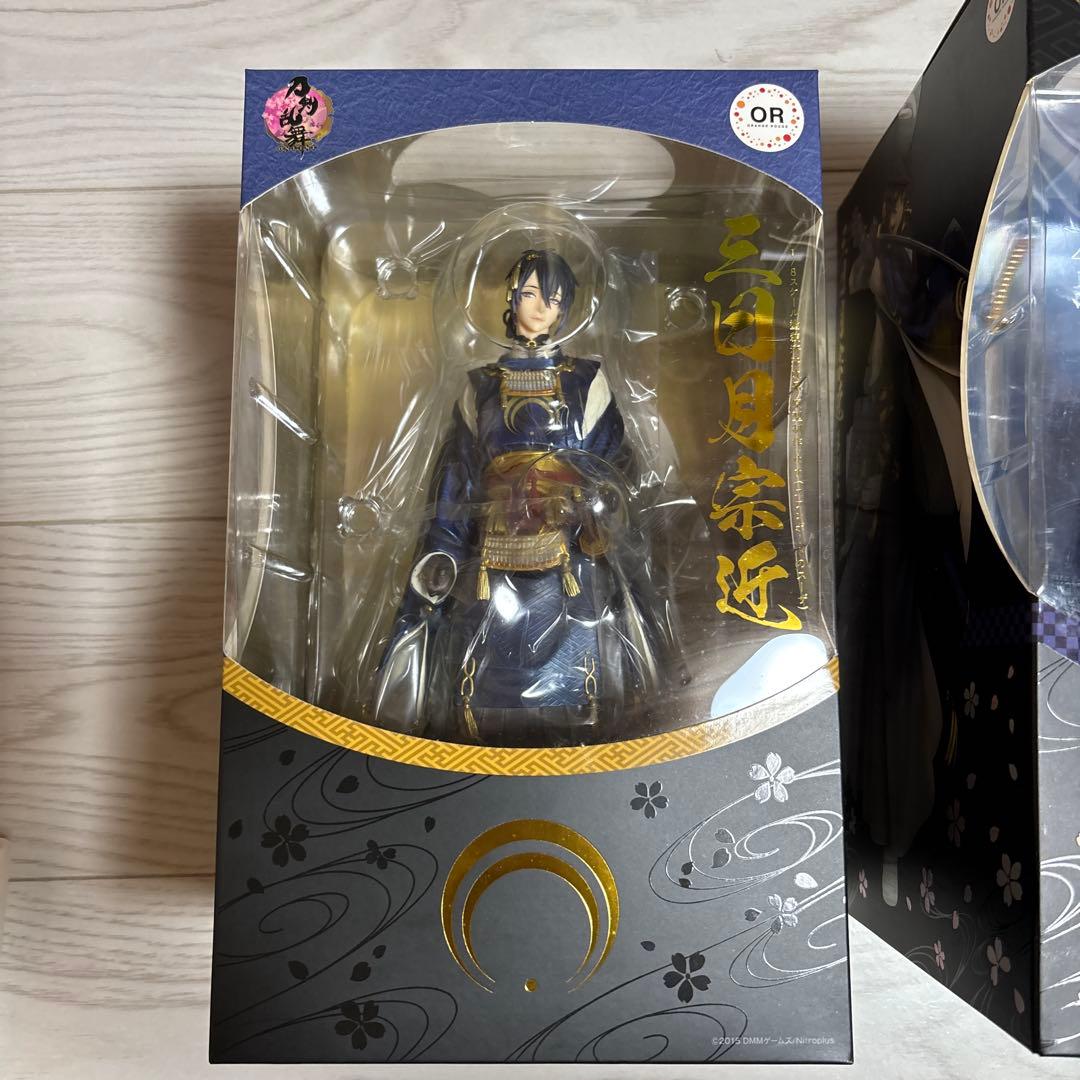 刀剣乱舞 三日月宗近 通常Ver. &真剣必殺Ver. 1/8スケールフィギュア