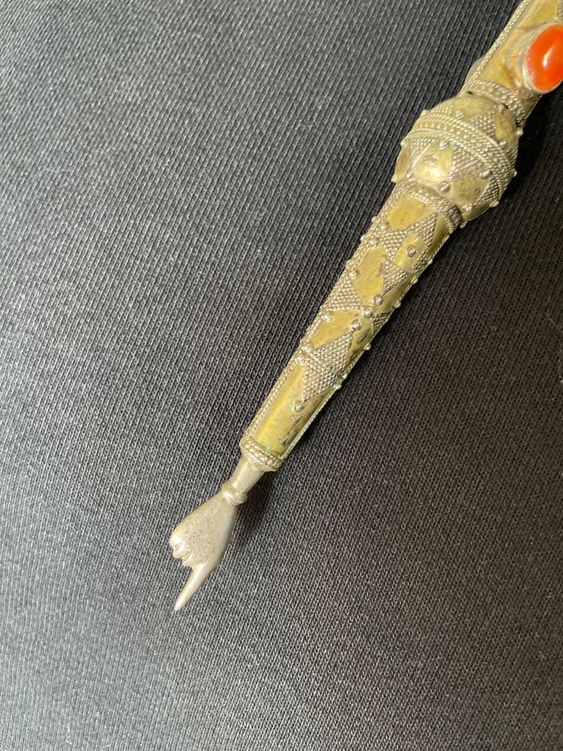 トルクメニスタン トルクメン 装飾品 経典などを指す道具