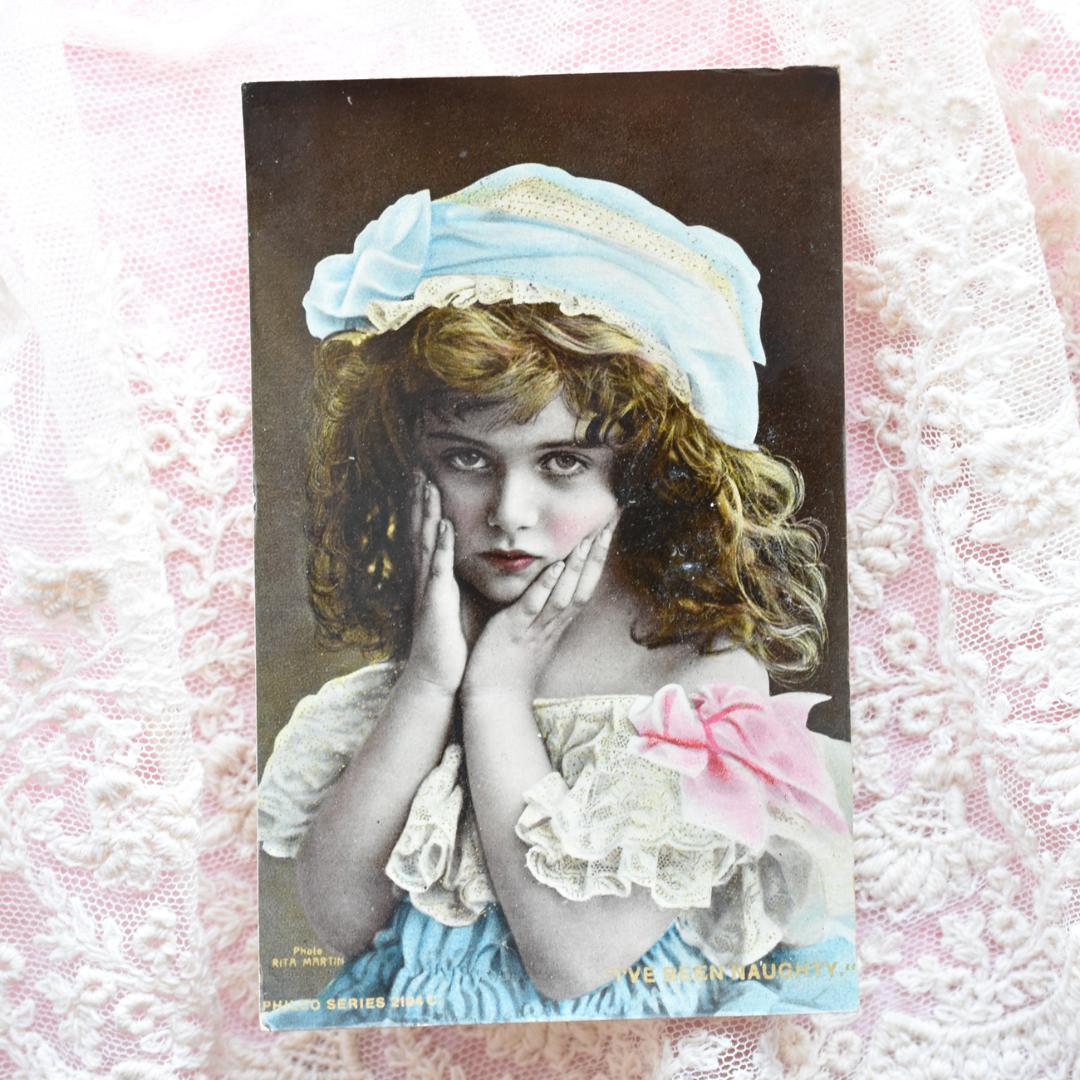 アンティークポストカード　小悪魔のような美しい少女　Rita Martin