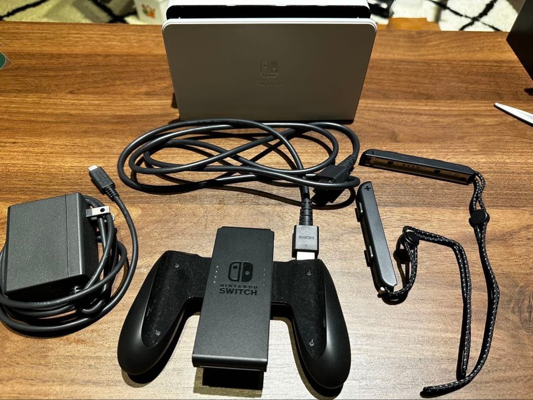 Nintendo switch ホワイト　本体　ケース付き