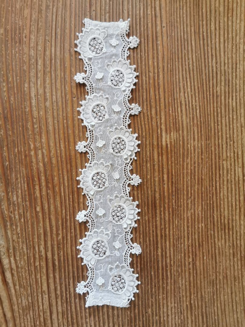 アンティーク ギュピールレース 向日葵刺繍 浮き上る花びら お子様＆人形用付け襟