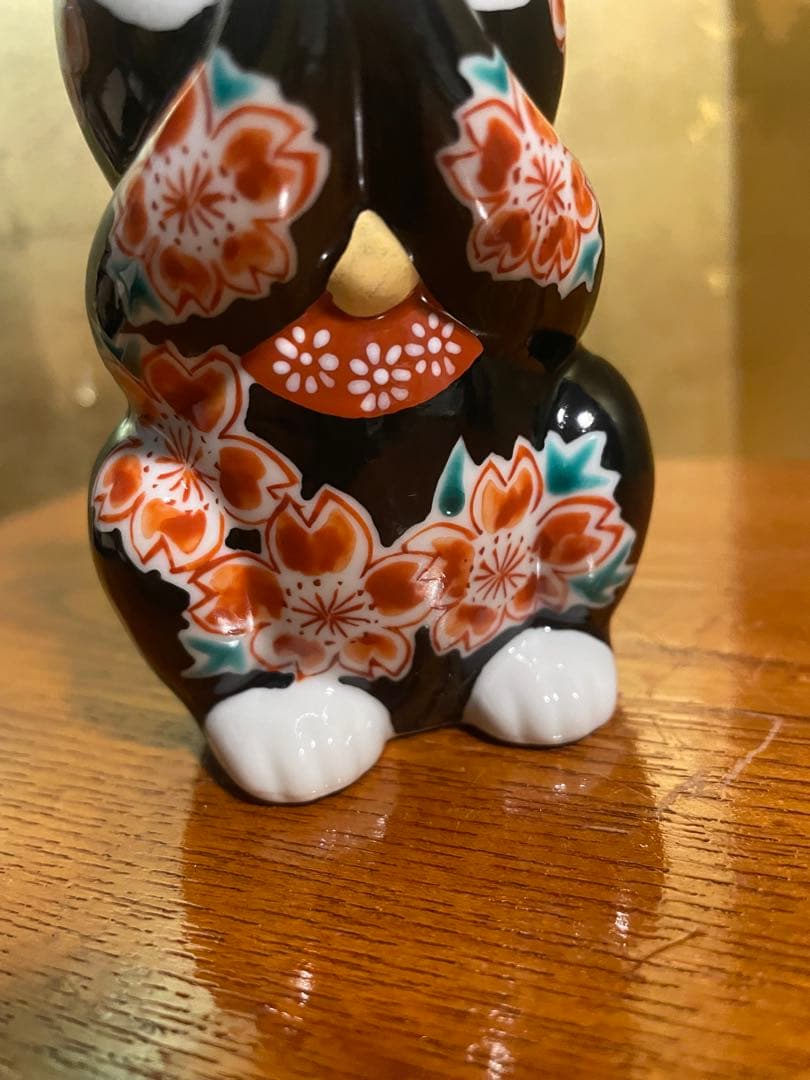 【九谷焼】お祈り猫 招き猫 黒地桜 縁起物 置物