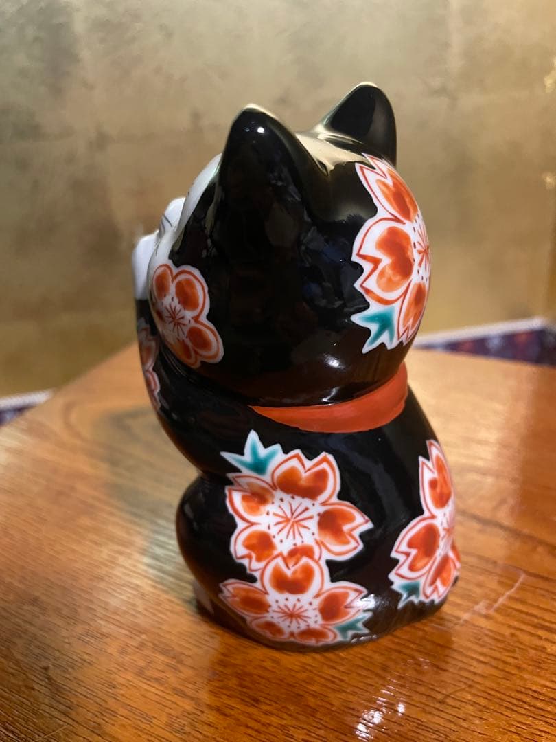 【九谷焼】お祈り猫 招き猫 黒地桜 縁起物 置物