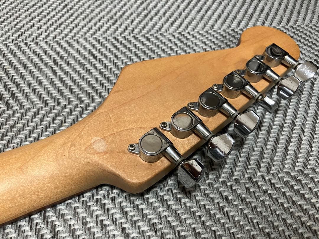 Tiki　エレキギター　ストラト　黒ボディ×鼈甲ピックガード