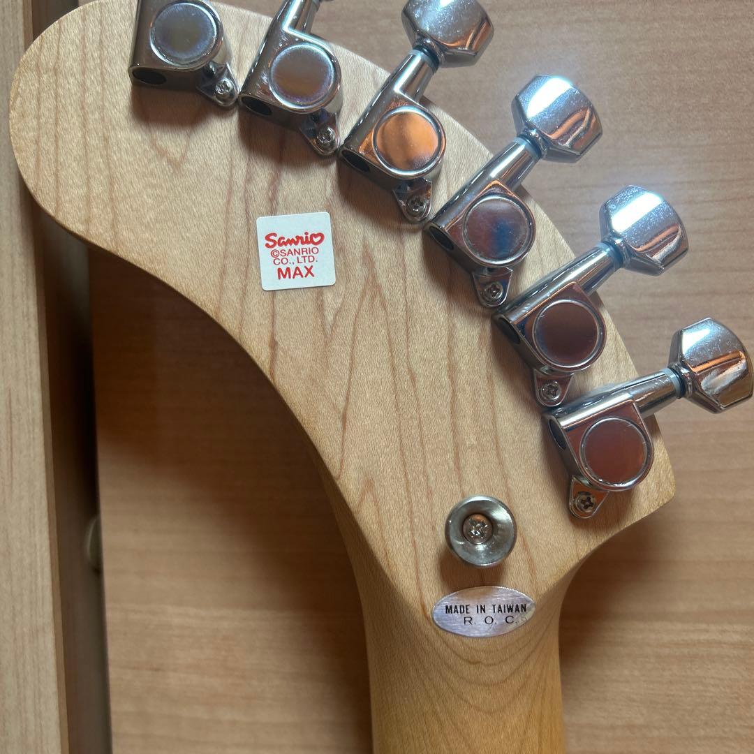 ハローキティ フェルナンデスFERNANDES アンプ内蔵 ZO-3 kitty