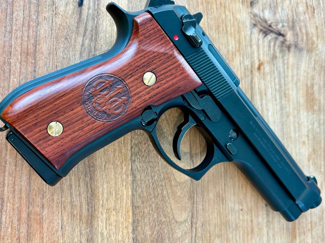 た*旅様 wa m92fs ダイハードガンブラック　木製グリップカスタム