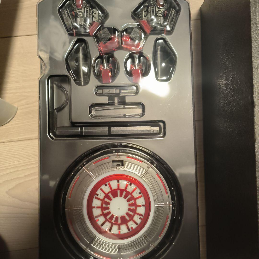 トイサピエンス限定 ホットトイズ アイアンマンマーク3 レッド＆シルバー