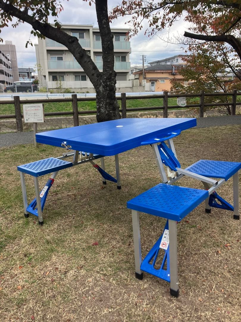 折りたたみキャンプテーブルセット 4人用　パラソル付き