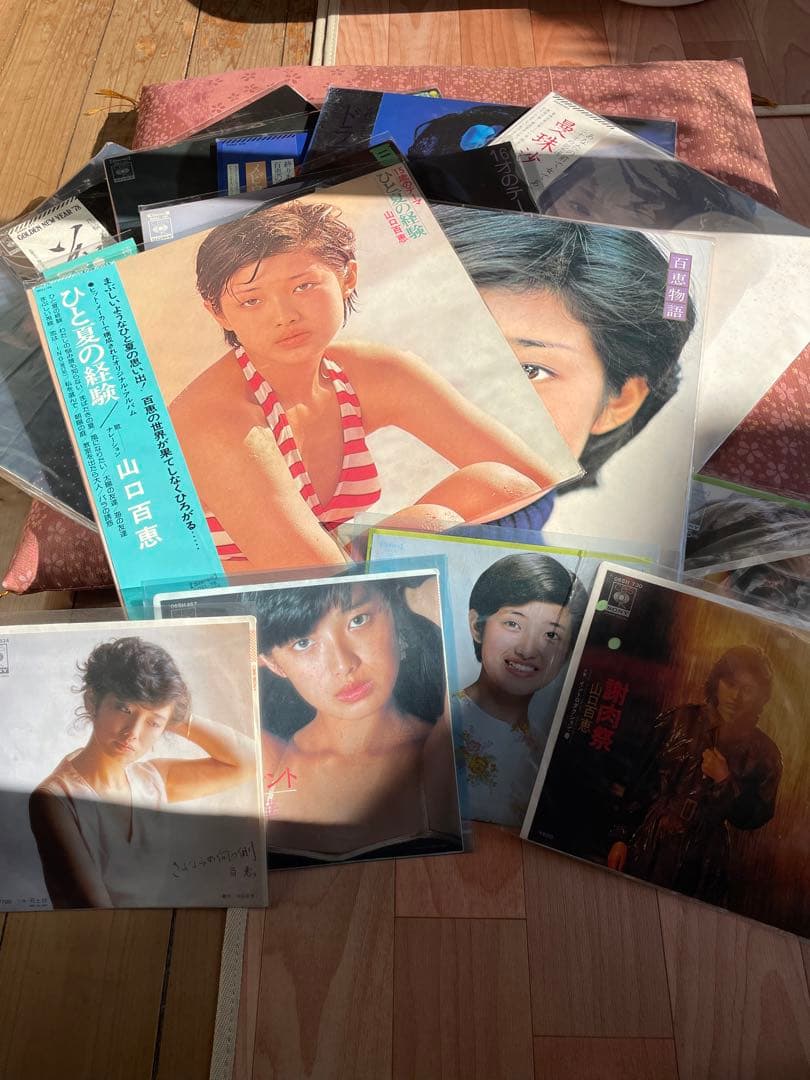 山口百恵特大ポスター（額付き）➕各種レコードセット