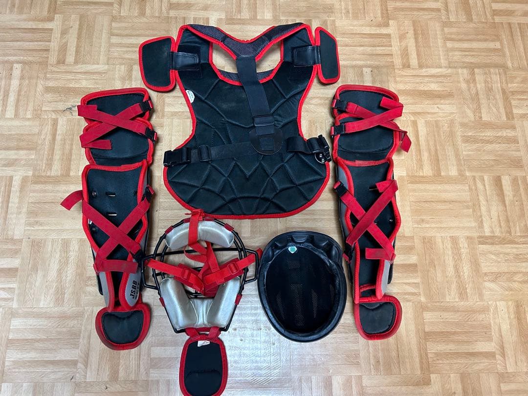 キャッチャー防具4点＋ヘルメット2点＋審判用マスク＋バック＋おまけ
